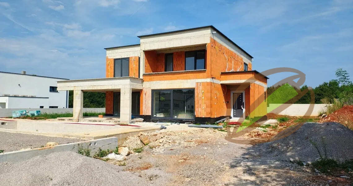 Istra, Labin lijepa vila s bazenom, novogradnja