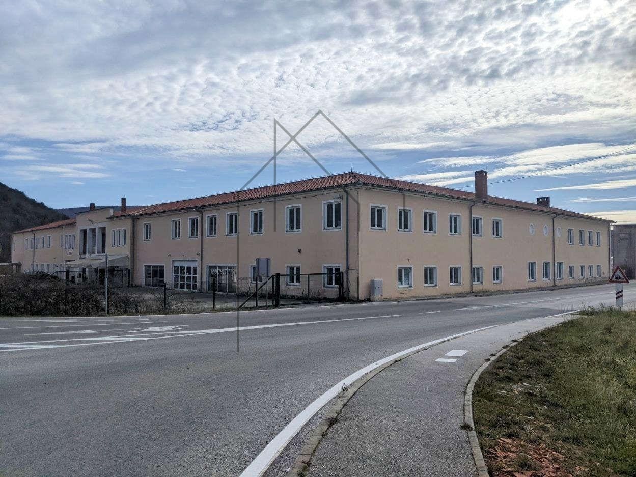 Istra, Labin, Okolica, Poslovno stambena zgrada 3700 m2