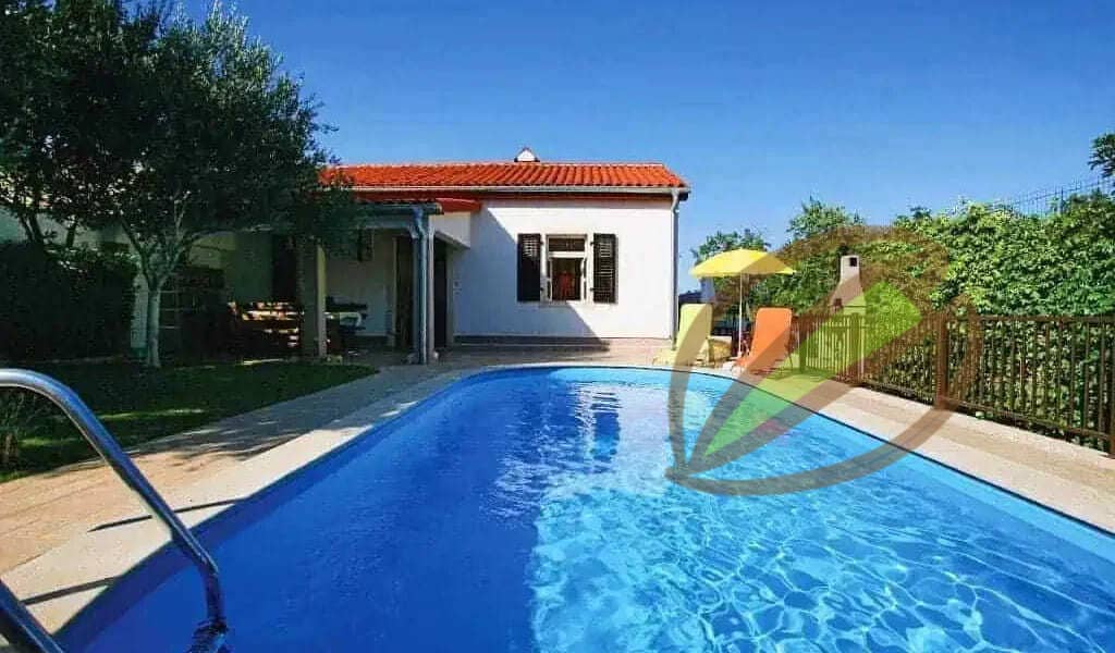 Istra, Marčana obnovljena kamena kuća s bazenom