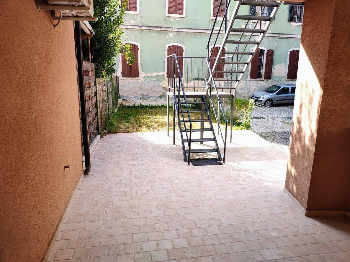 Istra Pazin kuća u nizu s potencijalom - Foto 11