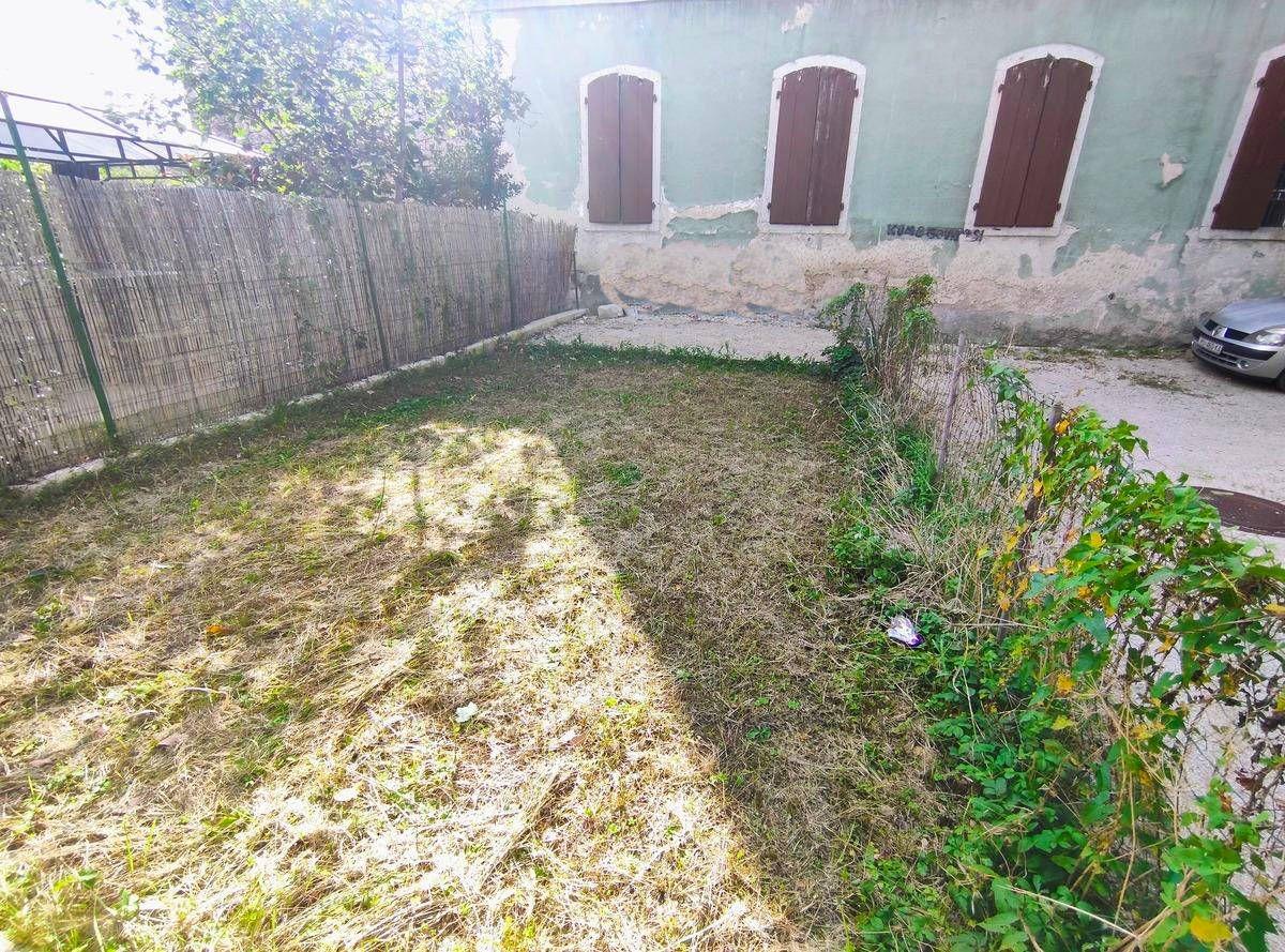 Istra Pazin kuća u nizu s potencijalom - Foto 12