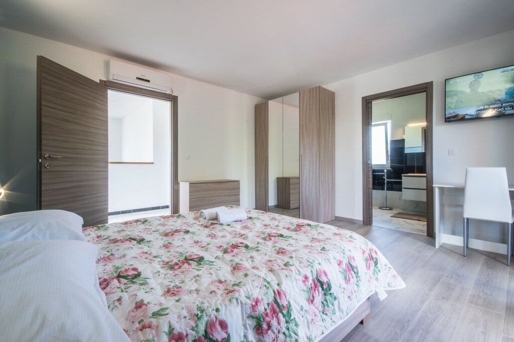 Labin Moderna Vila s Bazenom i ljetnom kuhinjom - Foto 7